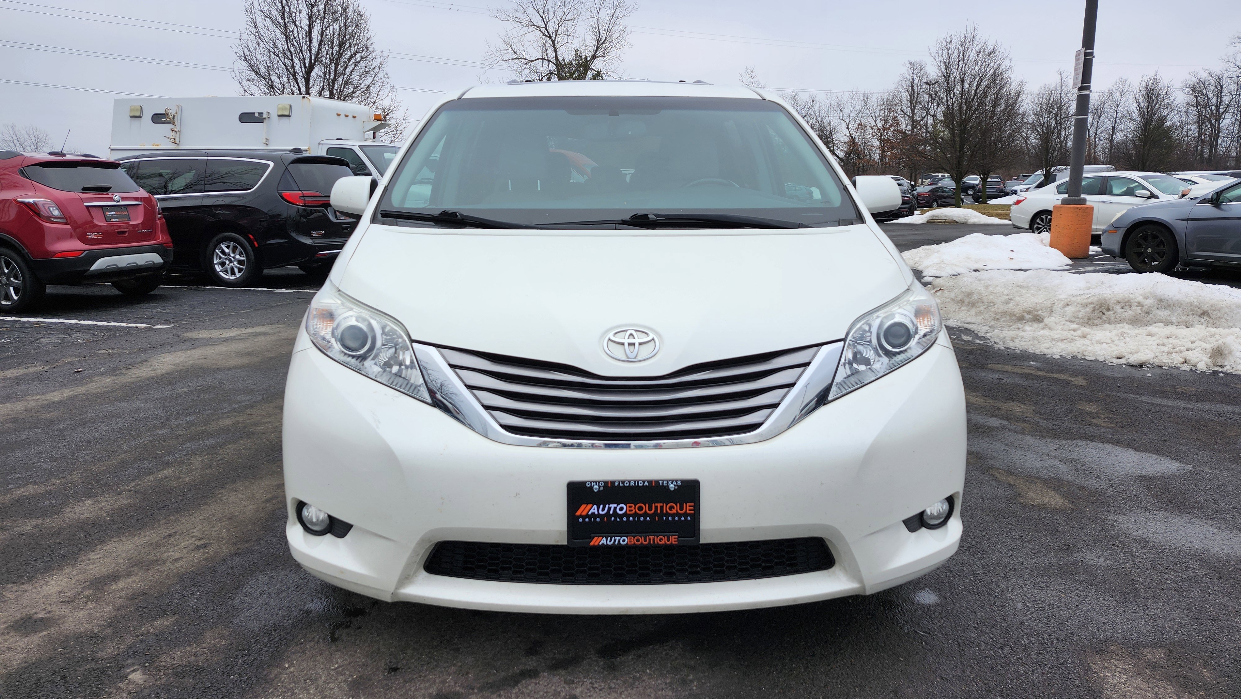 Used 2017 Toyota Sienna XLE Premium image 11