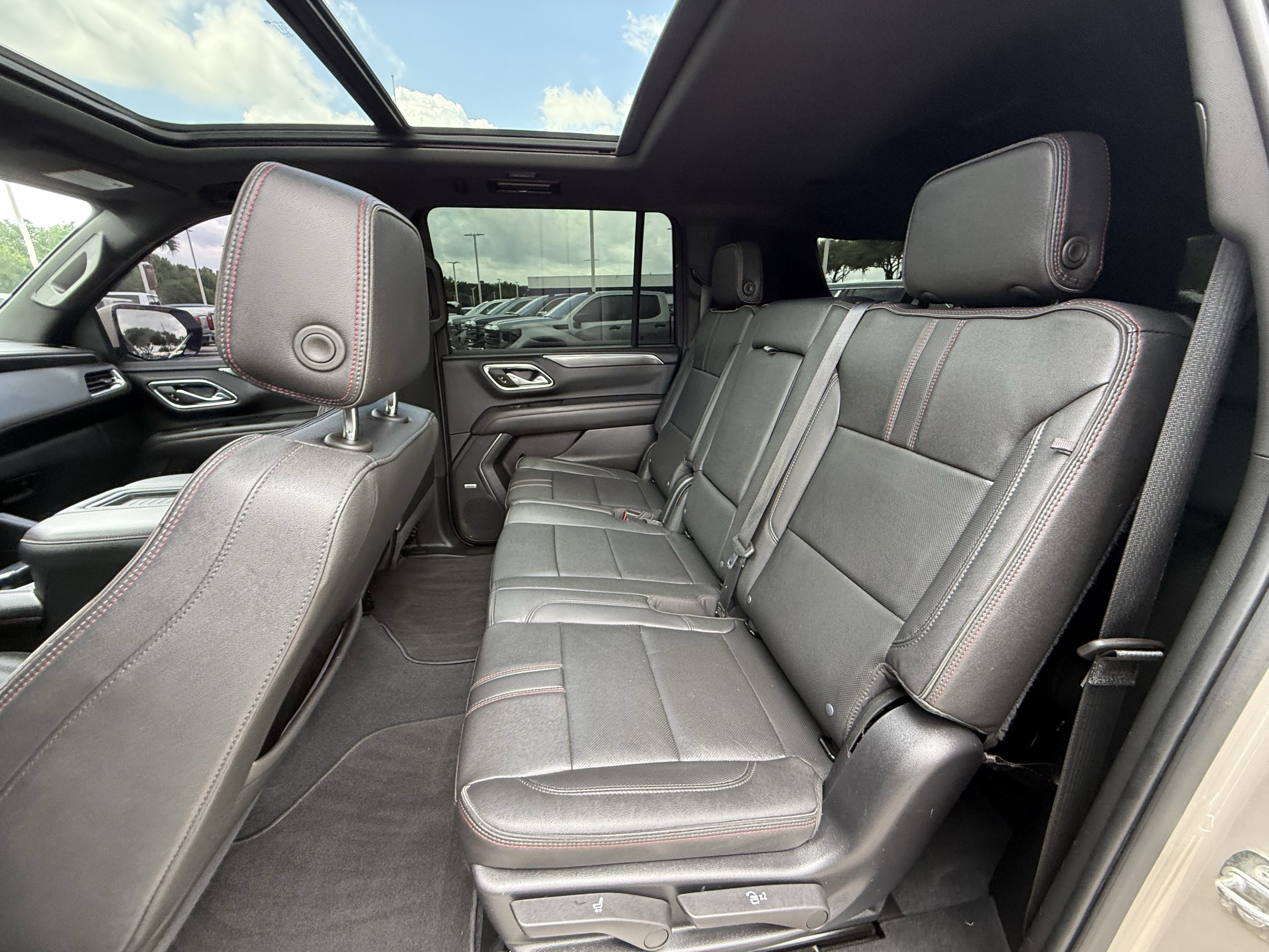 Used 2023 Chevrolet Suburban RST RWD image 29