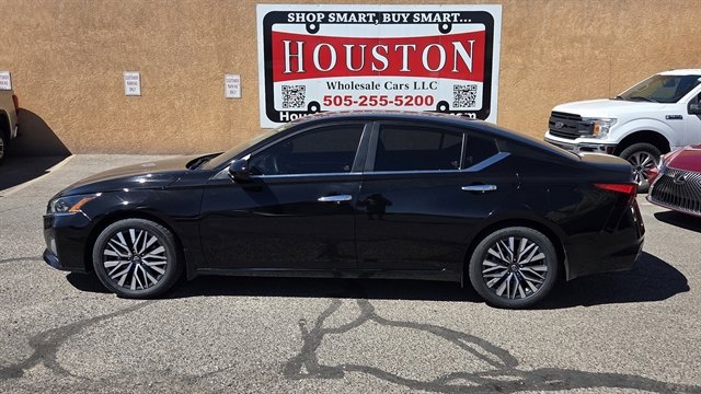 Used 2023 Nissan Altima 2.5 SV image 1