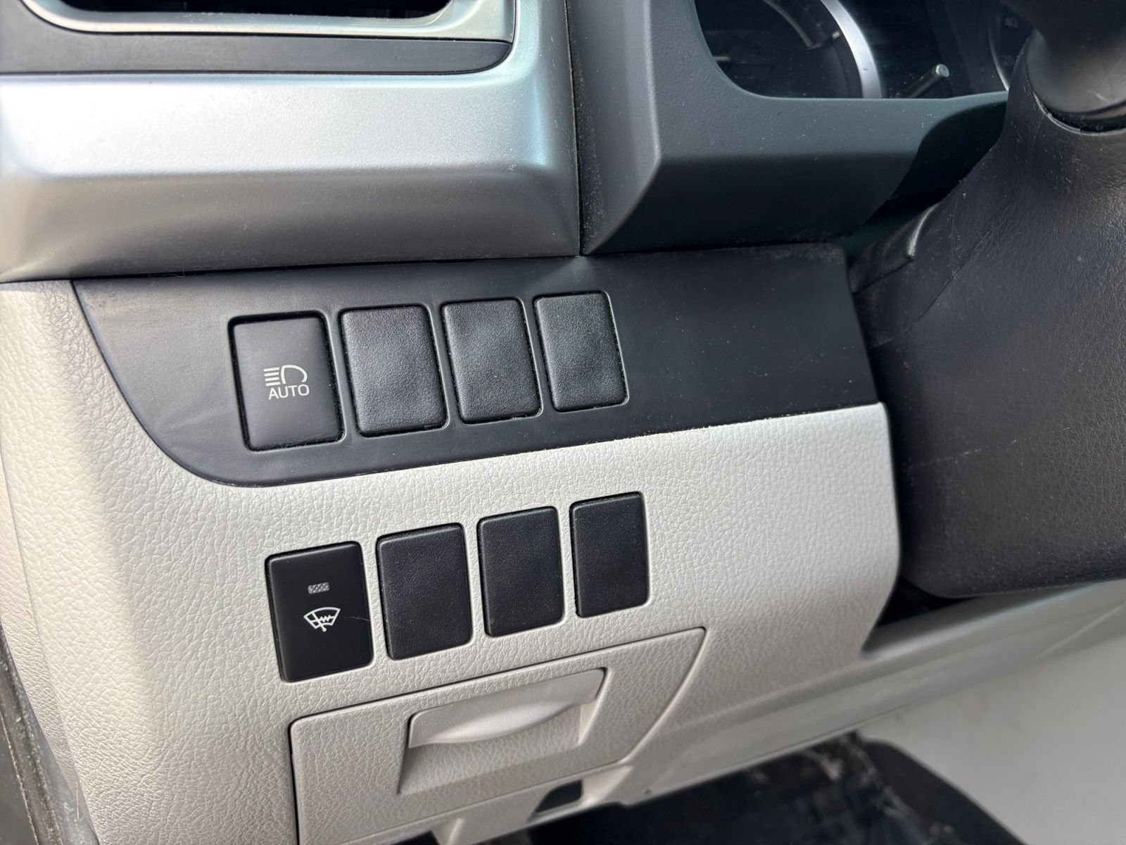Used 2019 Toyota Highlander LE w/ Carpet Mat Package (TMS) AWD/4WD image 21