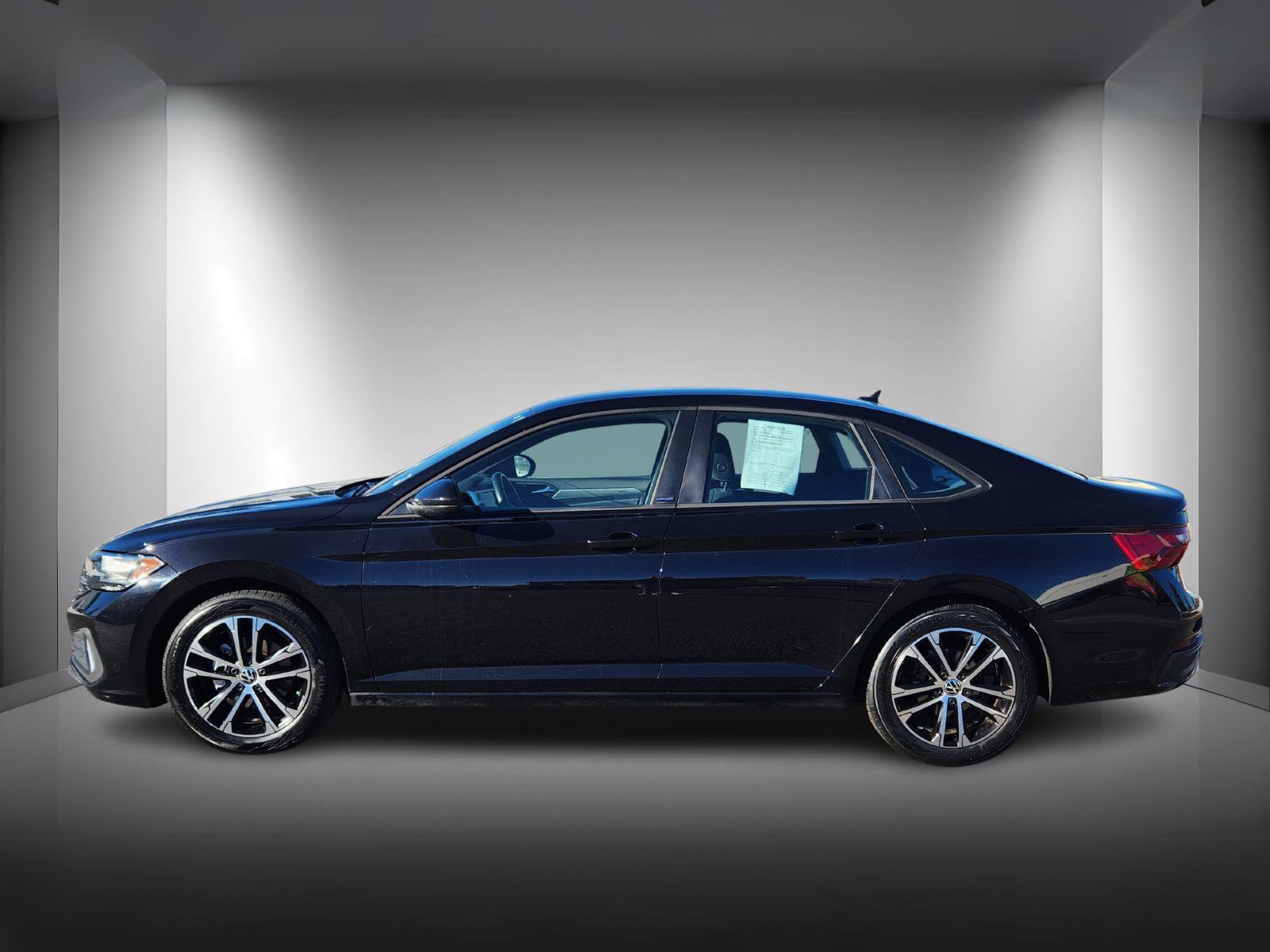 Used 2023 Volkswagen Jetta Sport image 2