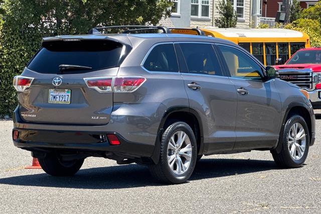 Used 2015 Toyota Highlander XLE AWD/4WD image 3