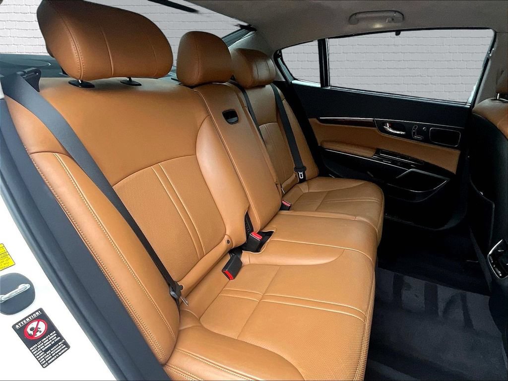 Used 2017 Kia K900 Luxury w/ VIP Package RWD image 21
