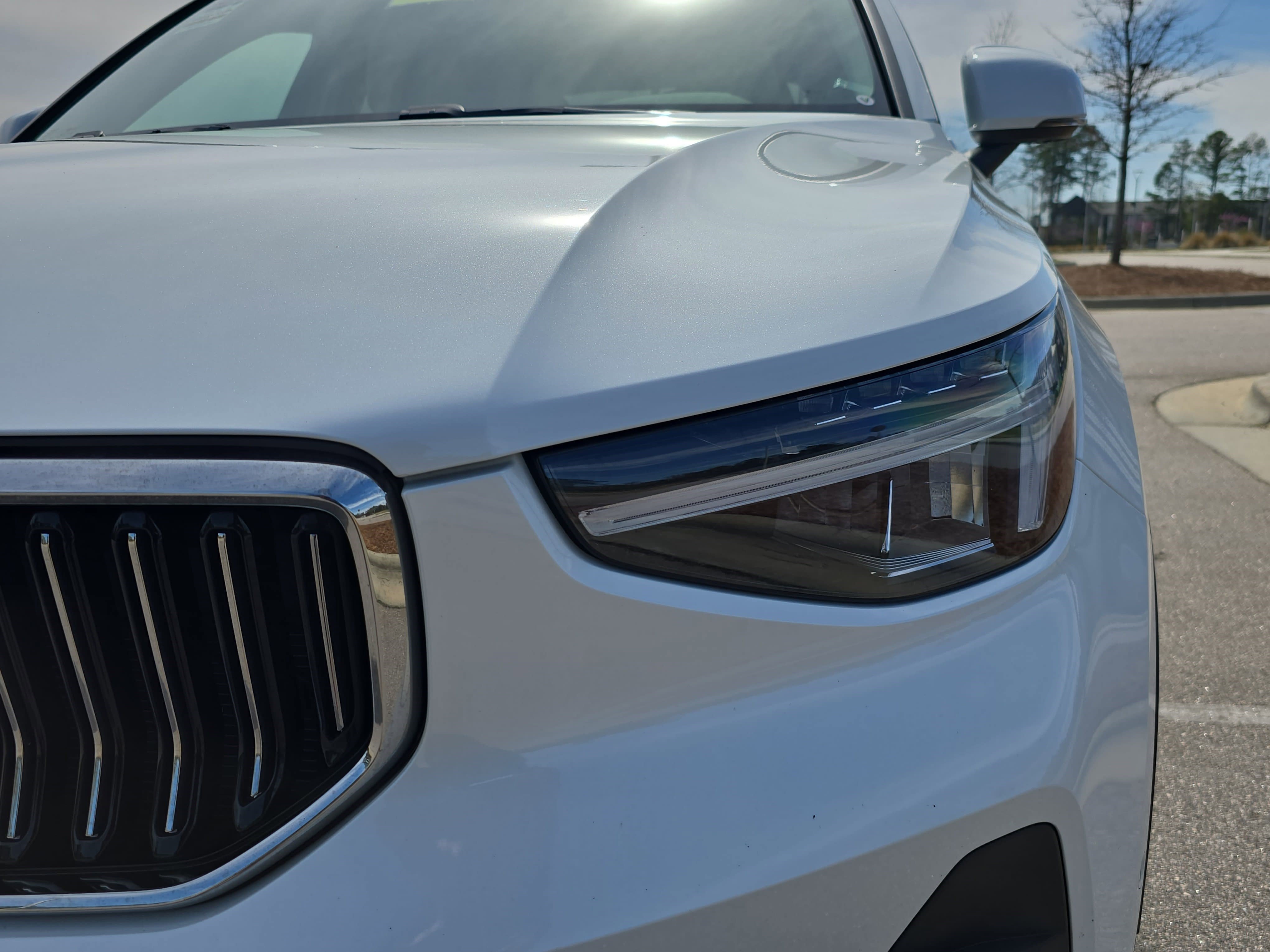 Used 2023 Volvo XC40 B4 Plus w/ Driver Assist Package image 33