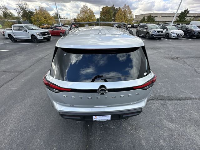 New 2025 Nissan Pathfinder SV image 29