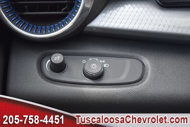 Used 2025 Chevrolet Trax LT FWD image 35