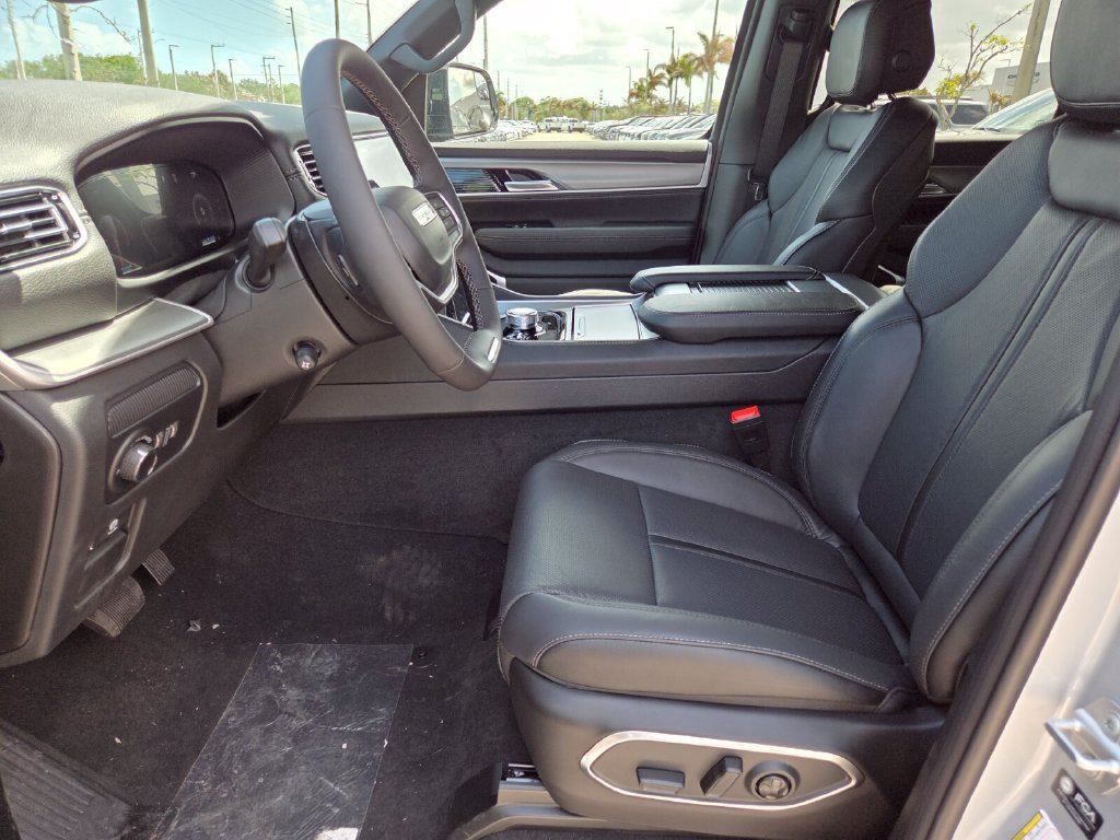 New 2026 Jeep Grand Wagoneer Limited AWD/4WD image 14