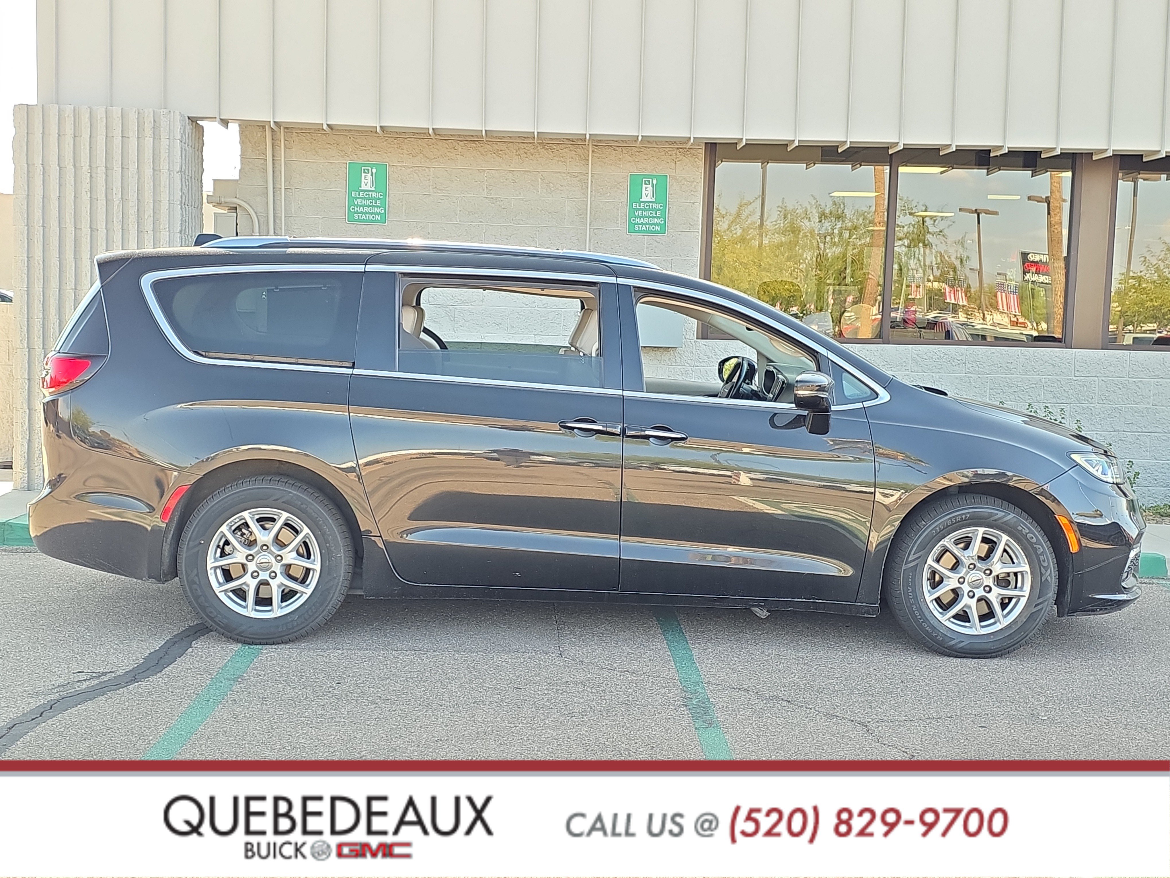 Used 2021 Chrysler Pacifica Touring-L FWD image 8
