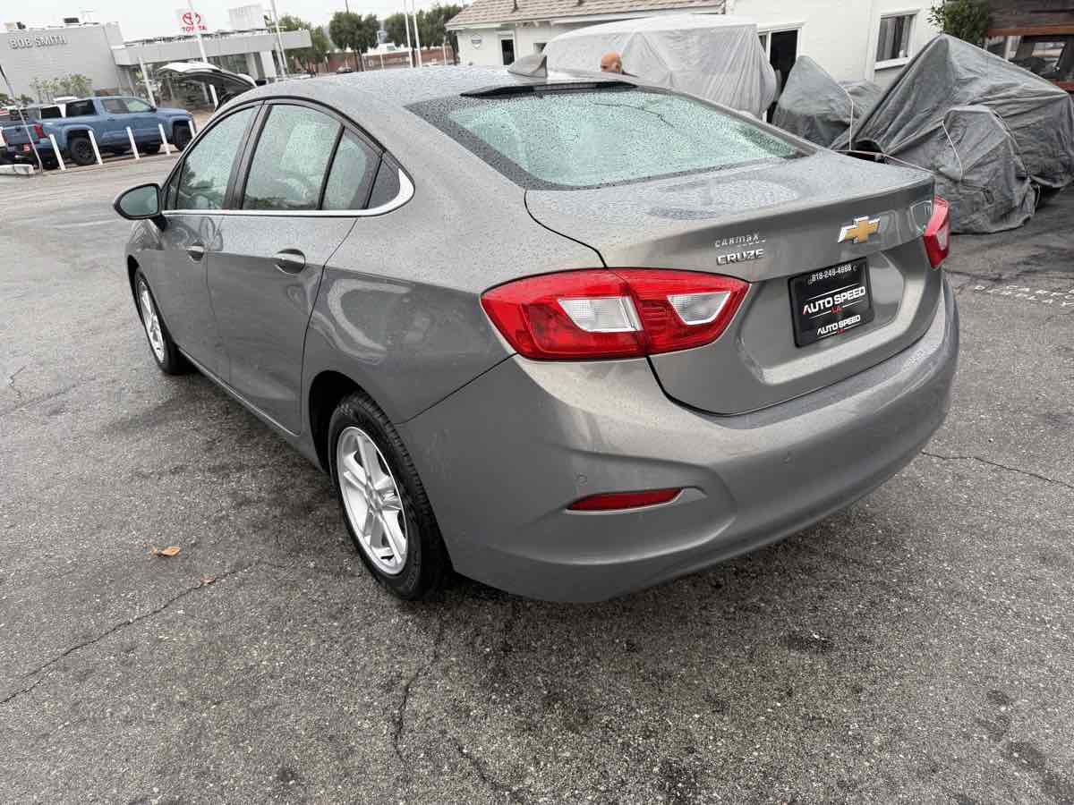 Used 2017 Chevrolet Cruze LT w/ Convenience Package image 5