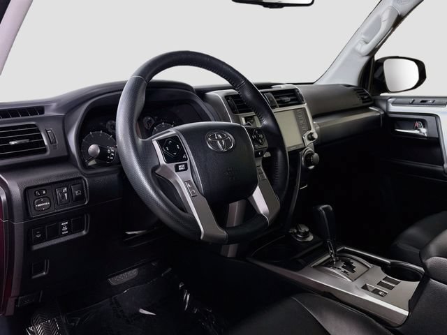 Used 2020 Toyota 4Runner SR5 AWD/4WD image 10