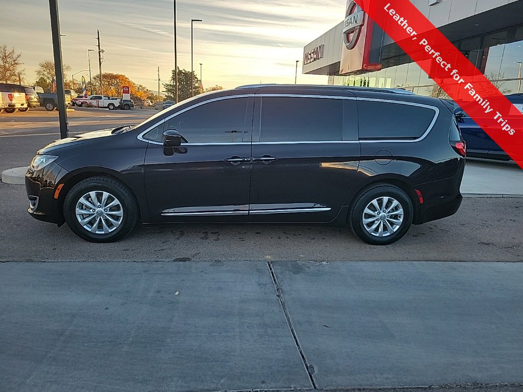 Used 2019 Chrysler Pacifica Touring-L image 4