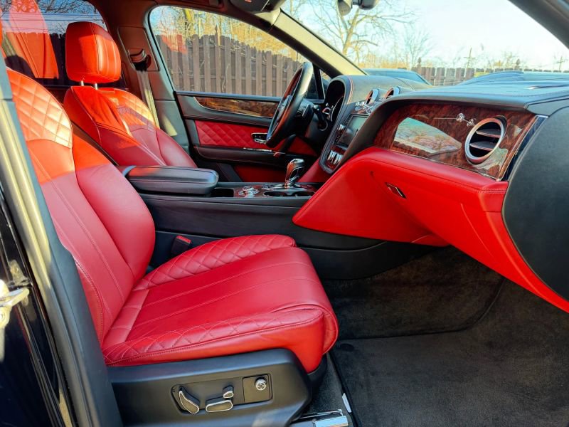 Used 2019 Bentley Bentayga image 29