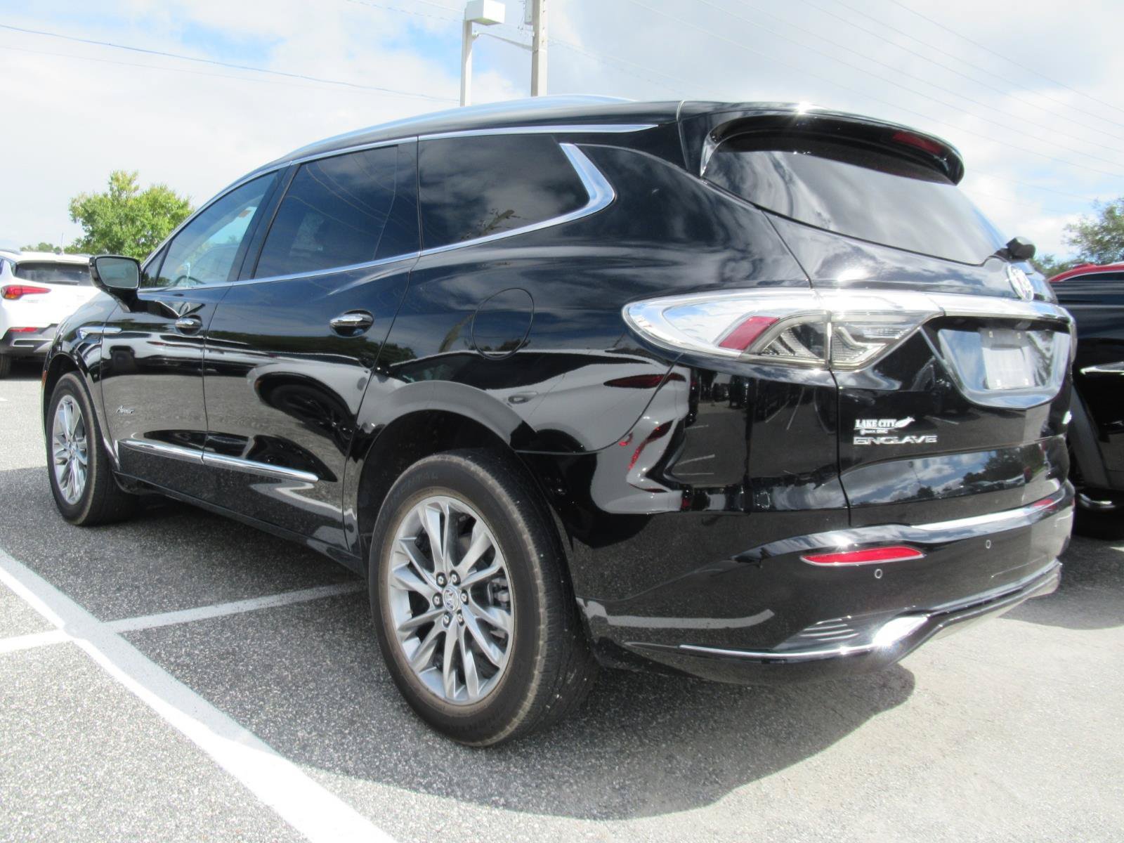 Used 2024 Buick Enclave Avenir w/ Avenir Technology Package FWD image 3