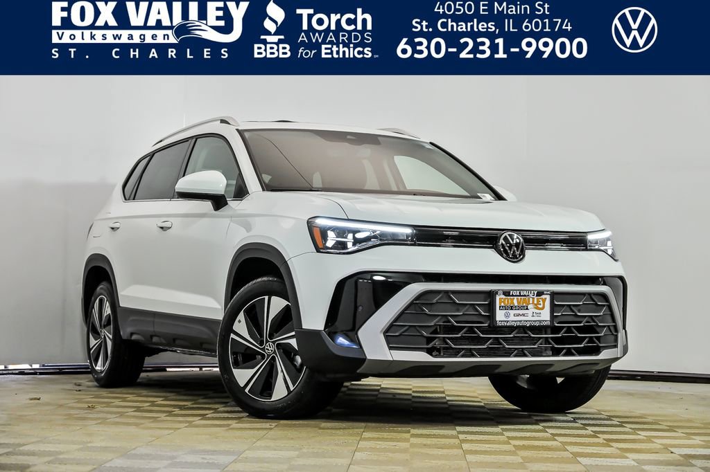 Used 2025 Volkswagen Taos SE w/ Panoramic Sunroof Package AWD/4WD image 1