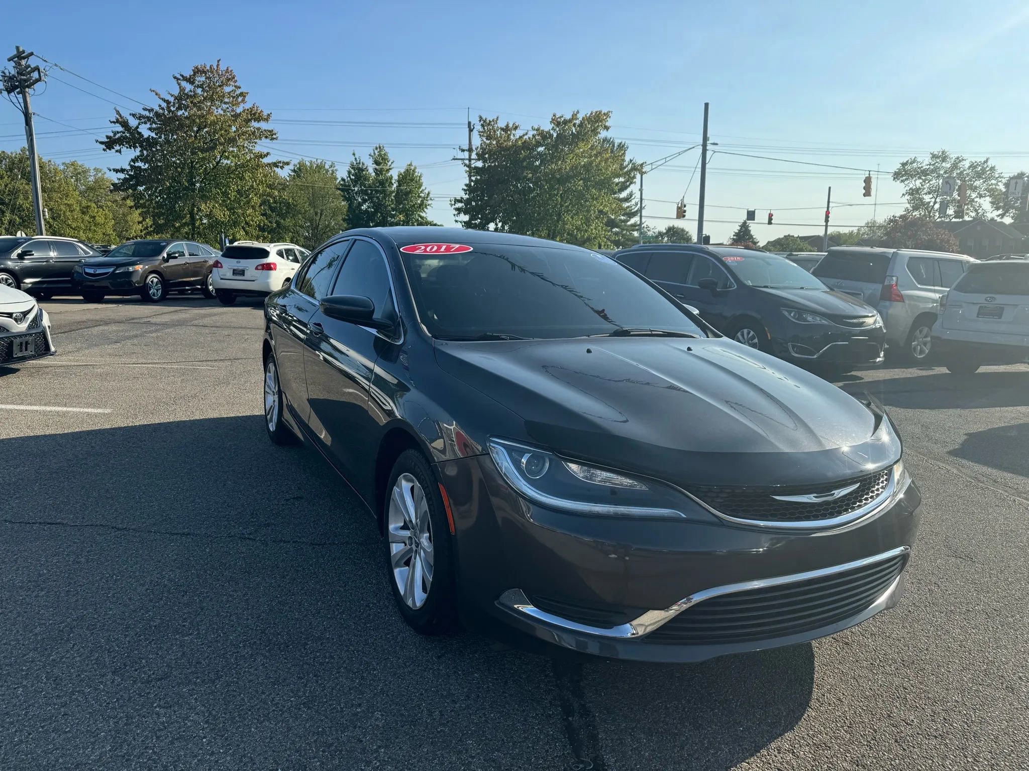 Used 2017 Chrysler 200 Limited Platinum w/ Comfort & Convenience Group image 3