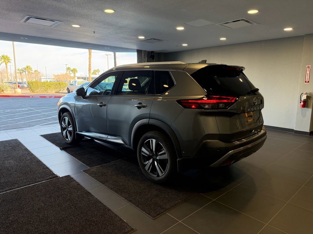 Used 2023 Nissan Rogue SL w/ SL Premium Package image 6