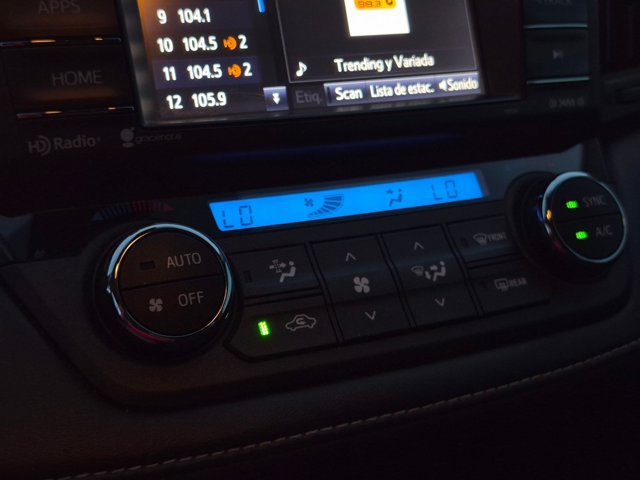 Used 2018 Toyota RAV4 XLE FWD image 19
