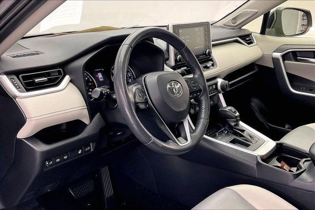 Used 2019 Toyota RAV4 XLE Premium w/ Cold Weather Package FWD image 14