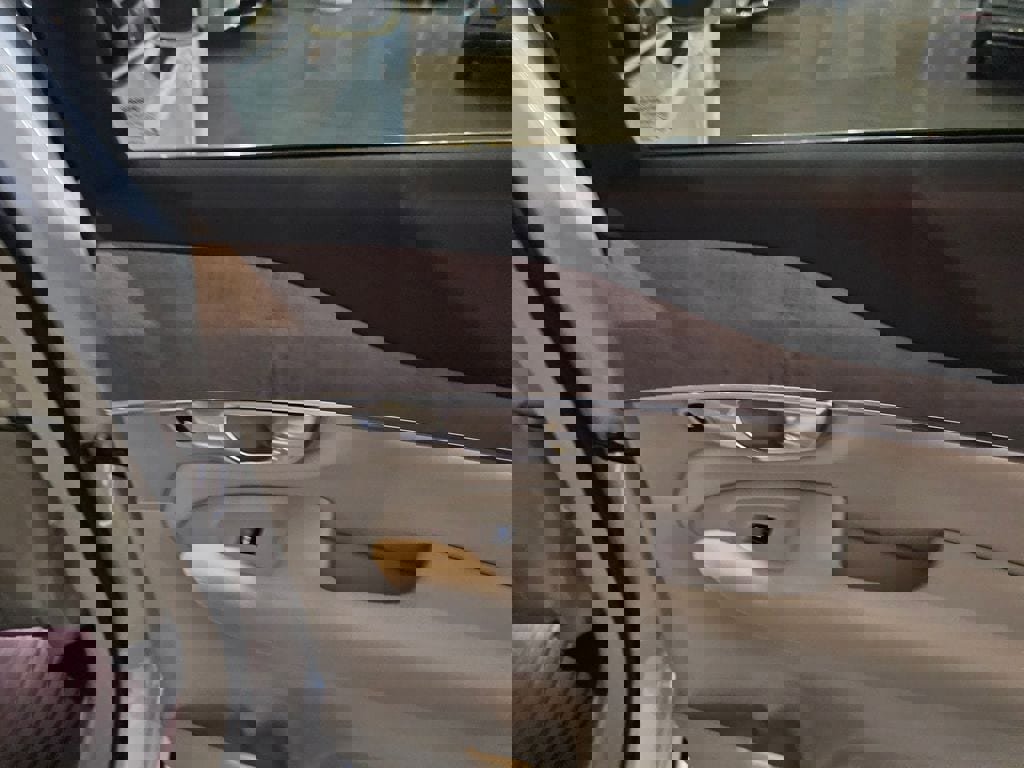 Certified 2023 Volvo XC90 B6 Plus w/ Protection Package image 11