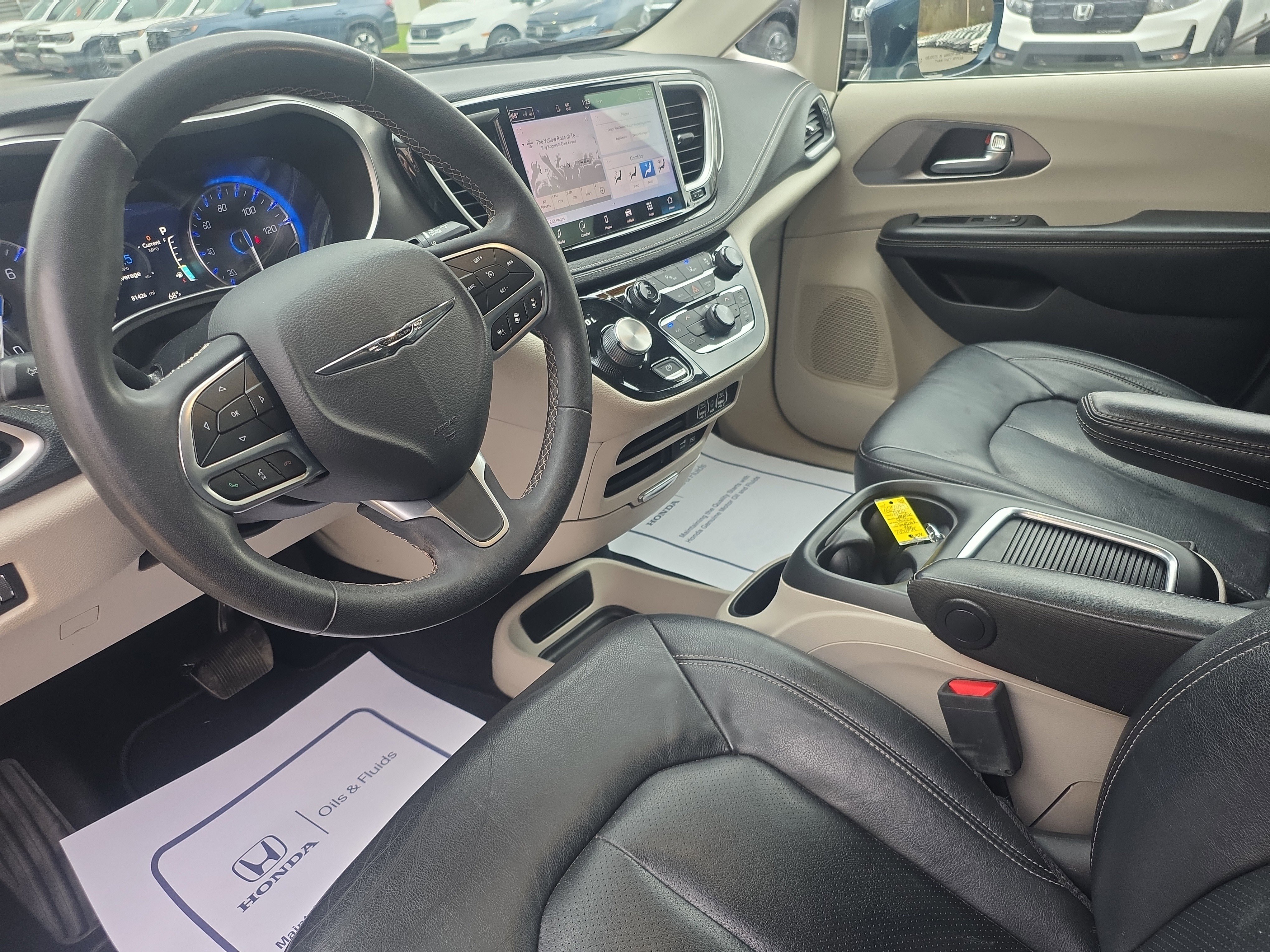 Used 2022 Chrysler Pacifica Touring-L image 10