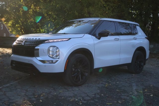 Used 2023 Mitsubishi Outlander SE Black Edition