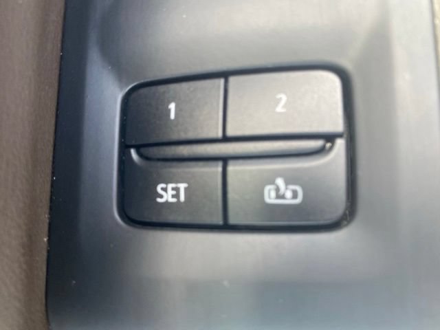 Used 2022 Chevrolet Suburban LT w/ Luxury Package AWD/4WD image 10
