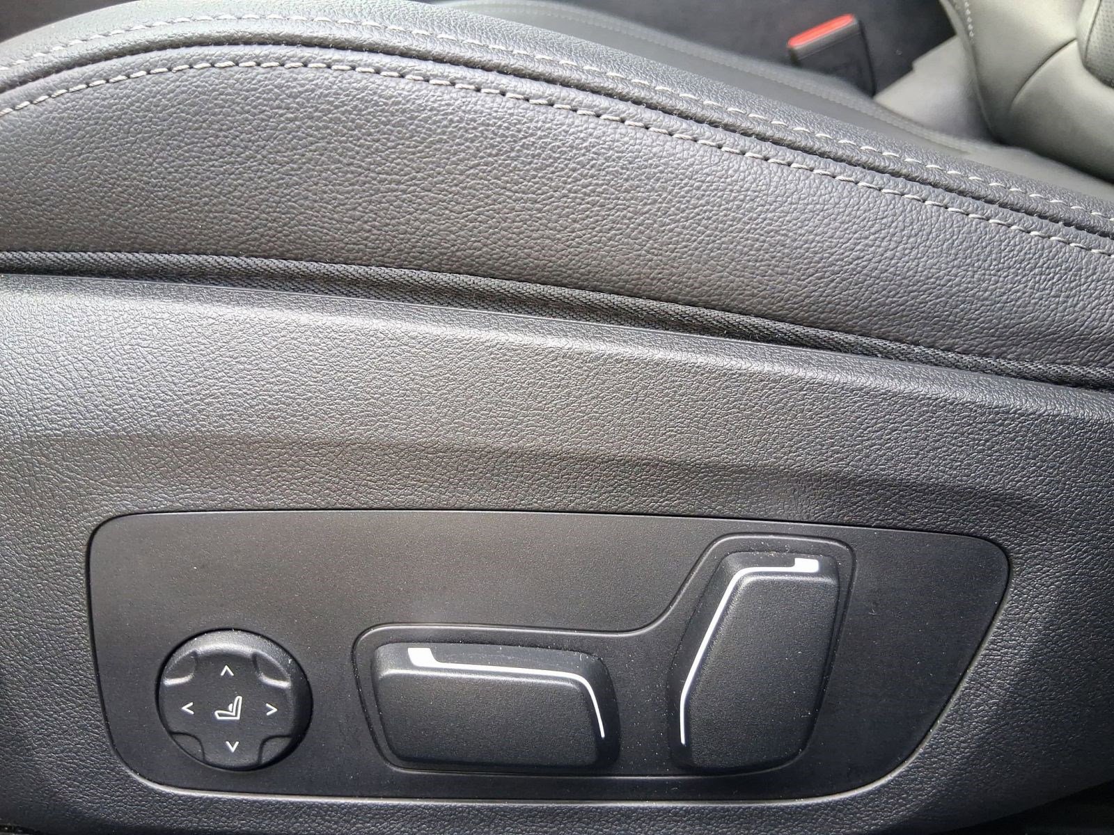 Certified 2024 BMW i4 eDrive35 w/ Premium Package image 12