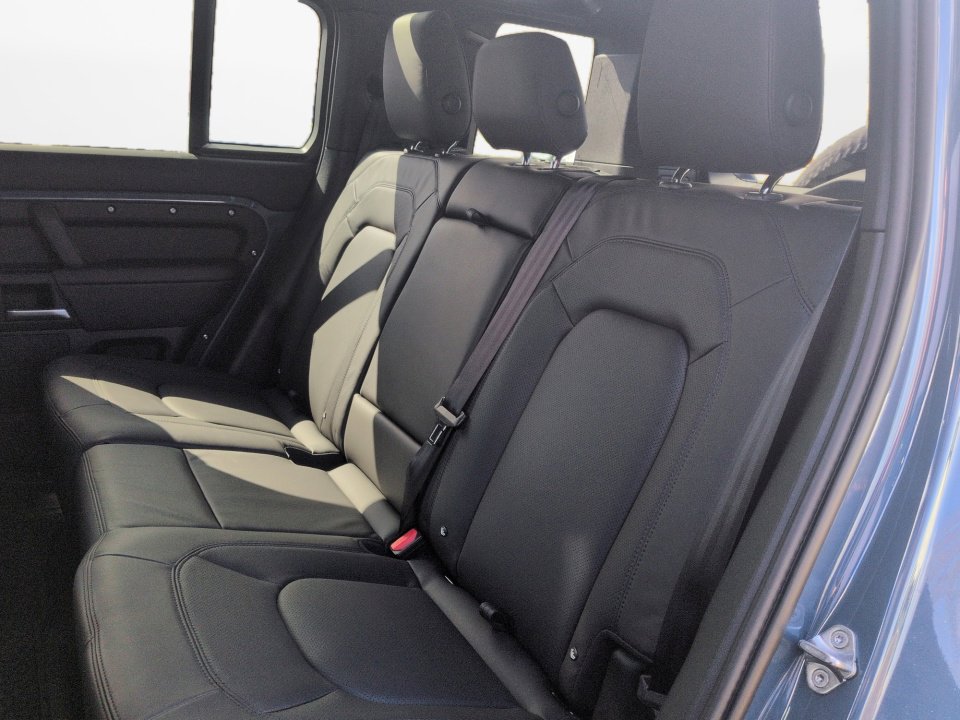 New 2026 Land Rover Defender 110 X-Dynamic SE AWD/4WD image 12