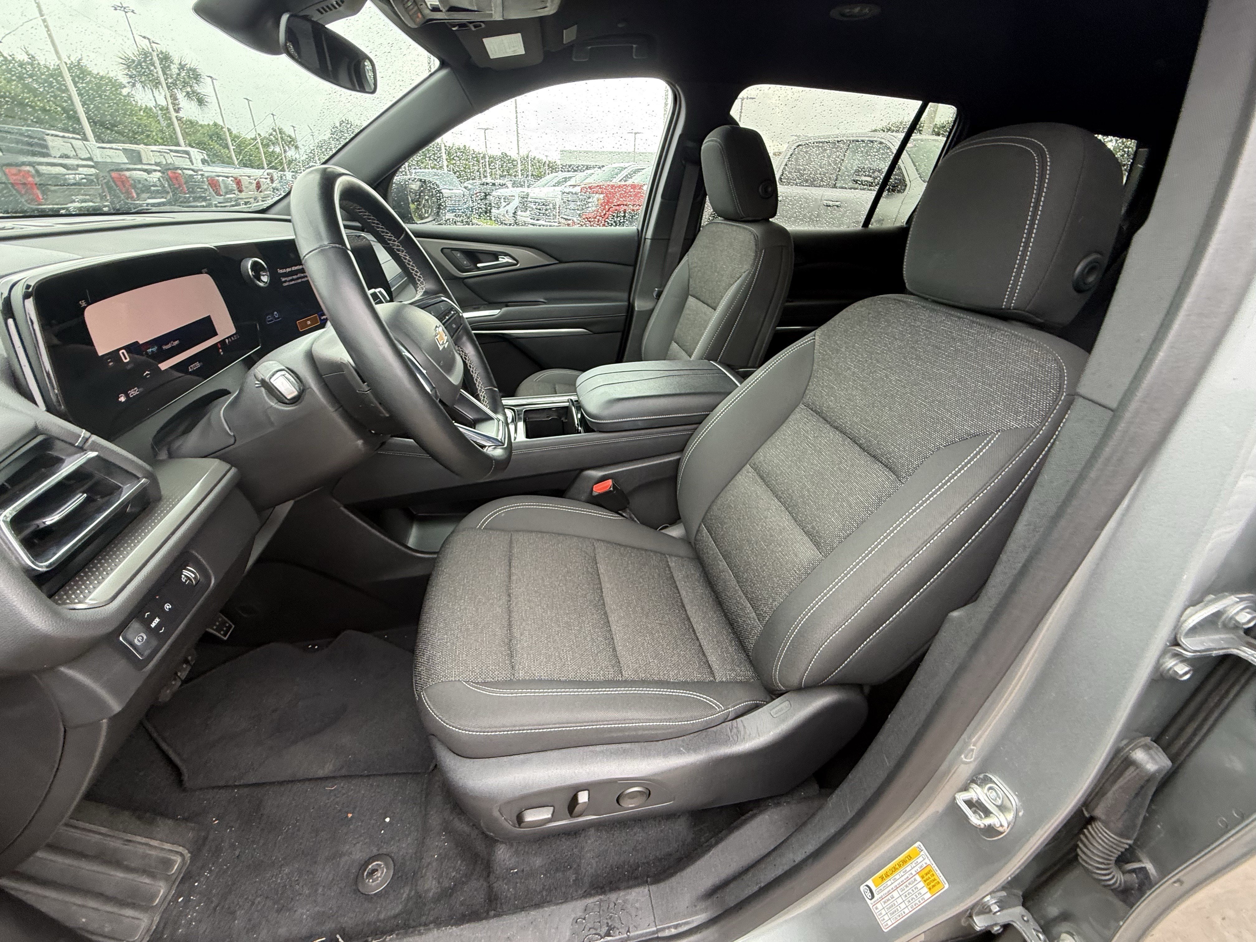 Used 2024 Chevrolet Traverse LT FWD image 27