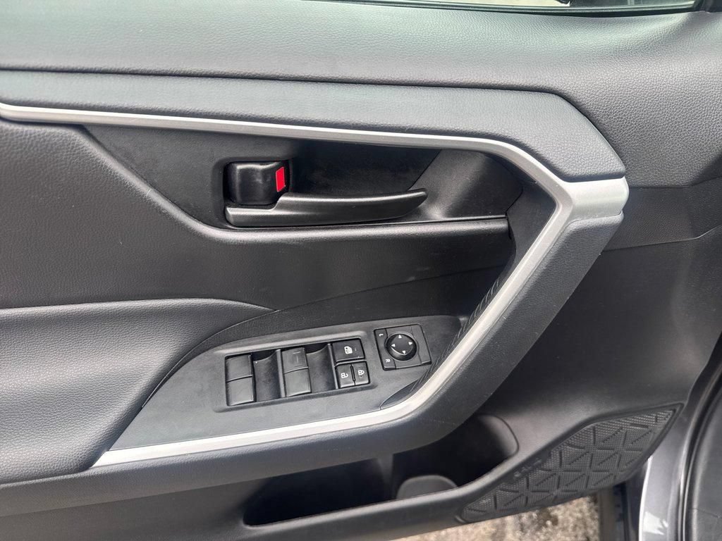 Used 2024 Toyota RAV4 LE FWD image 30