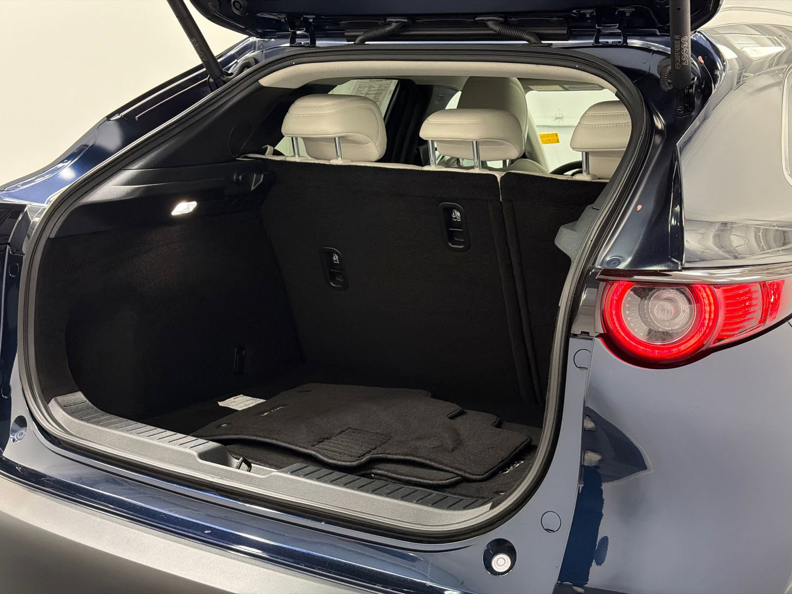 Certified 2025 MAZDA CX-30 AWD 2.5 S w/ Premium Package image 8