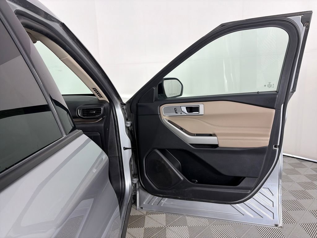 Used 2022 Ford Explorer Limited image 31