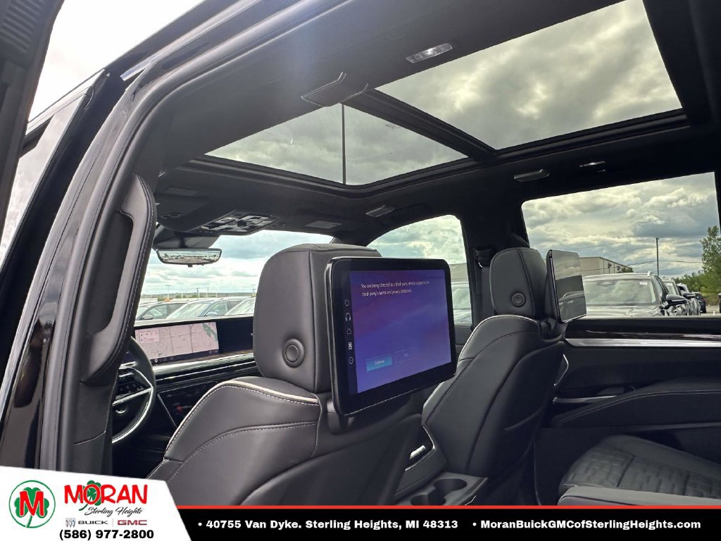 Used 2025 Cadillac Escalade Sport Platinum AWD/4WD image 15