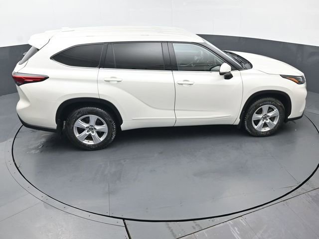 Used 2021 Toyota Highlander LE AWD/4WD image 41