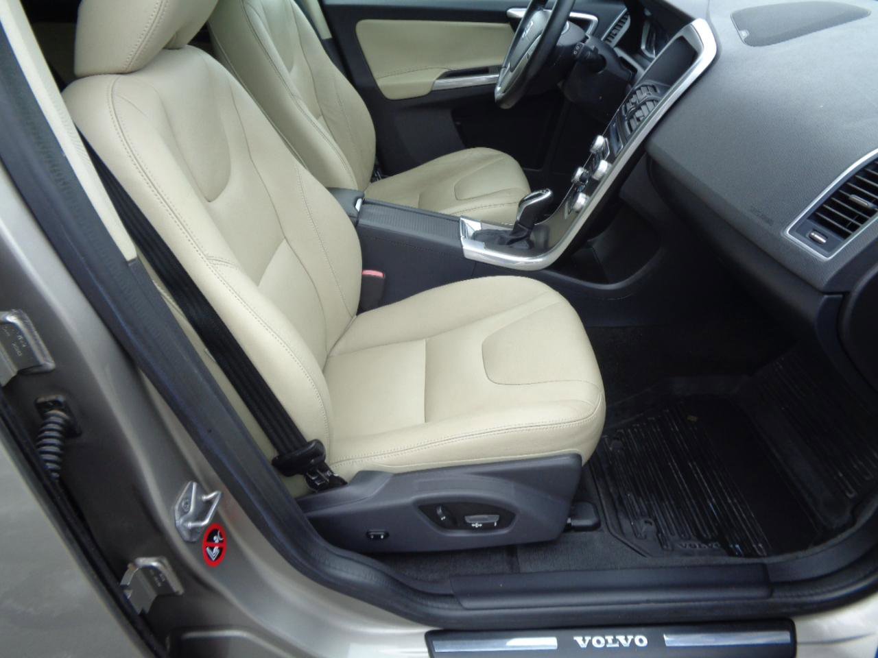 Used 2016 Volvo XC60 T5 Platinum w/ Protection Package FWD image 27