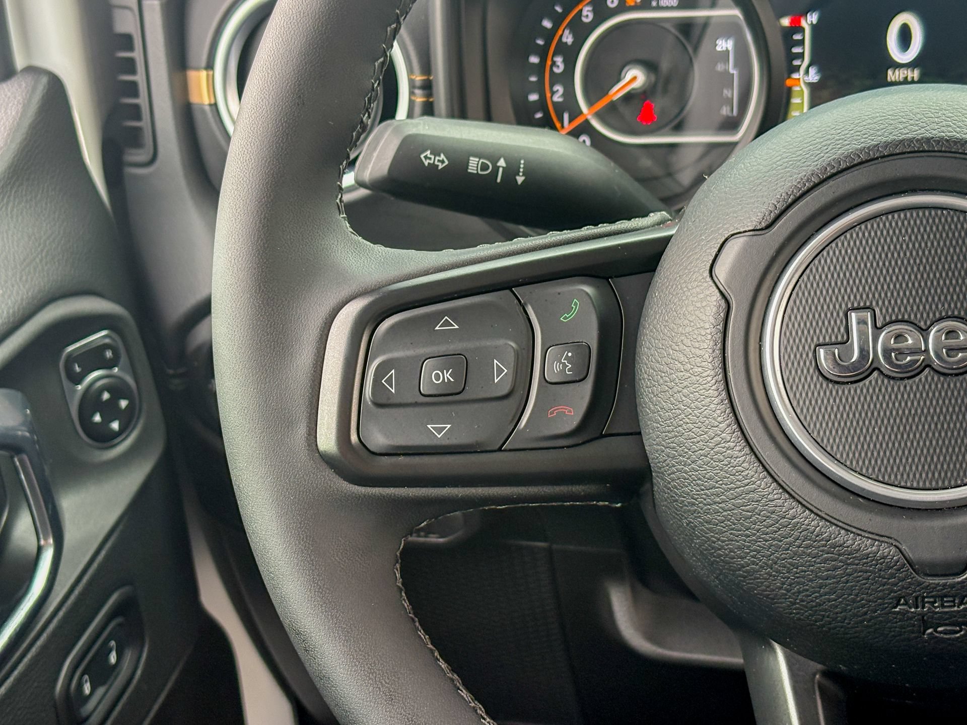 Used 2025 Jeep Gladiator Sport AWD/4WD image 32