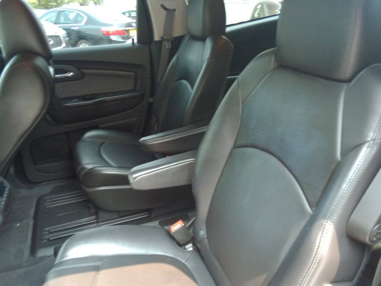 Used 2012 Chevrolet Traverse LT FWD image 11