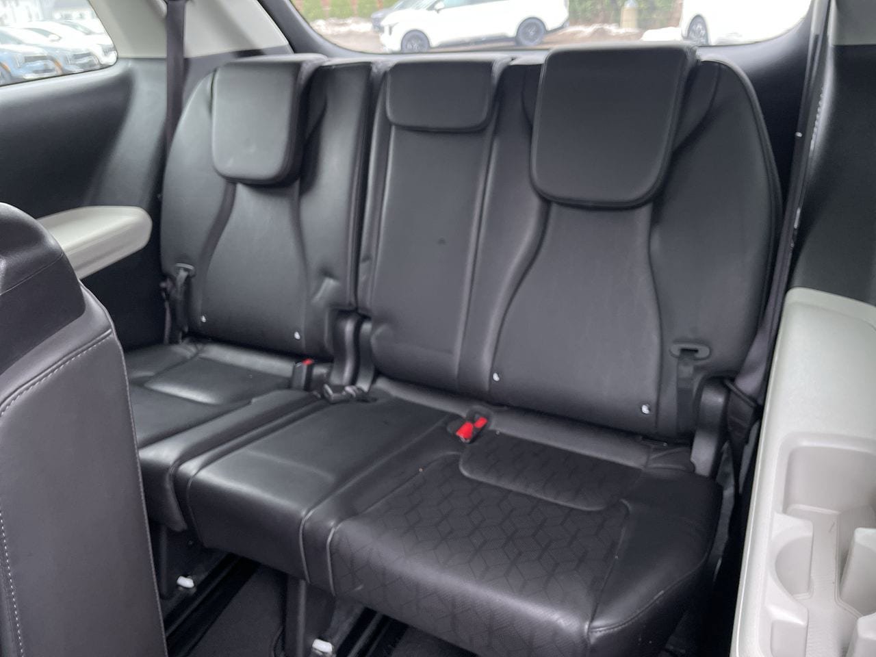 Used 2024 Kia Carnival LX image 22
