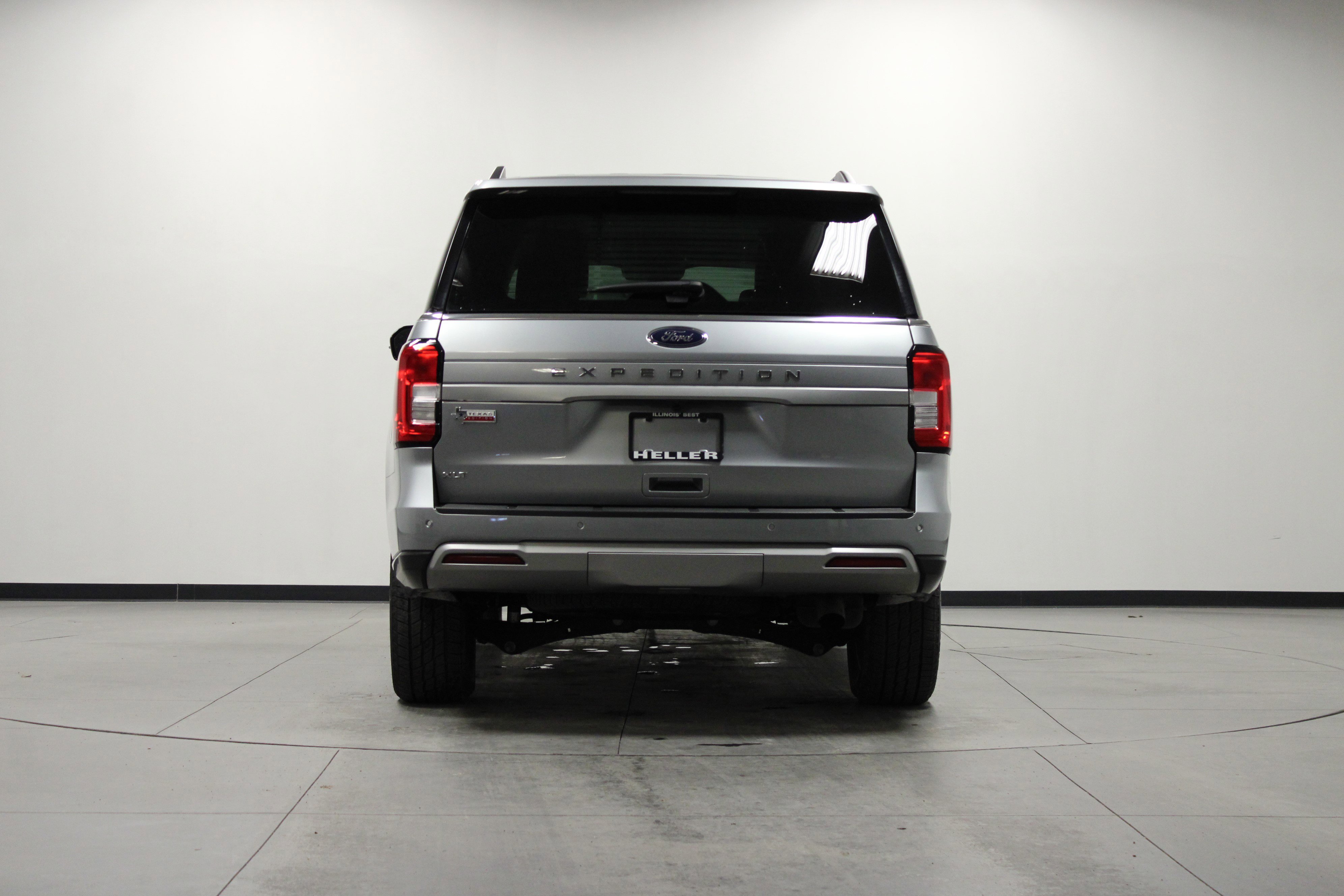 Used 2024 Ford Expedition XLT image 5