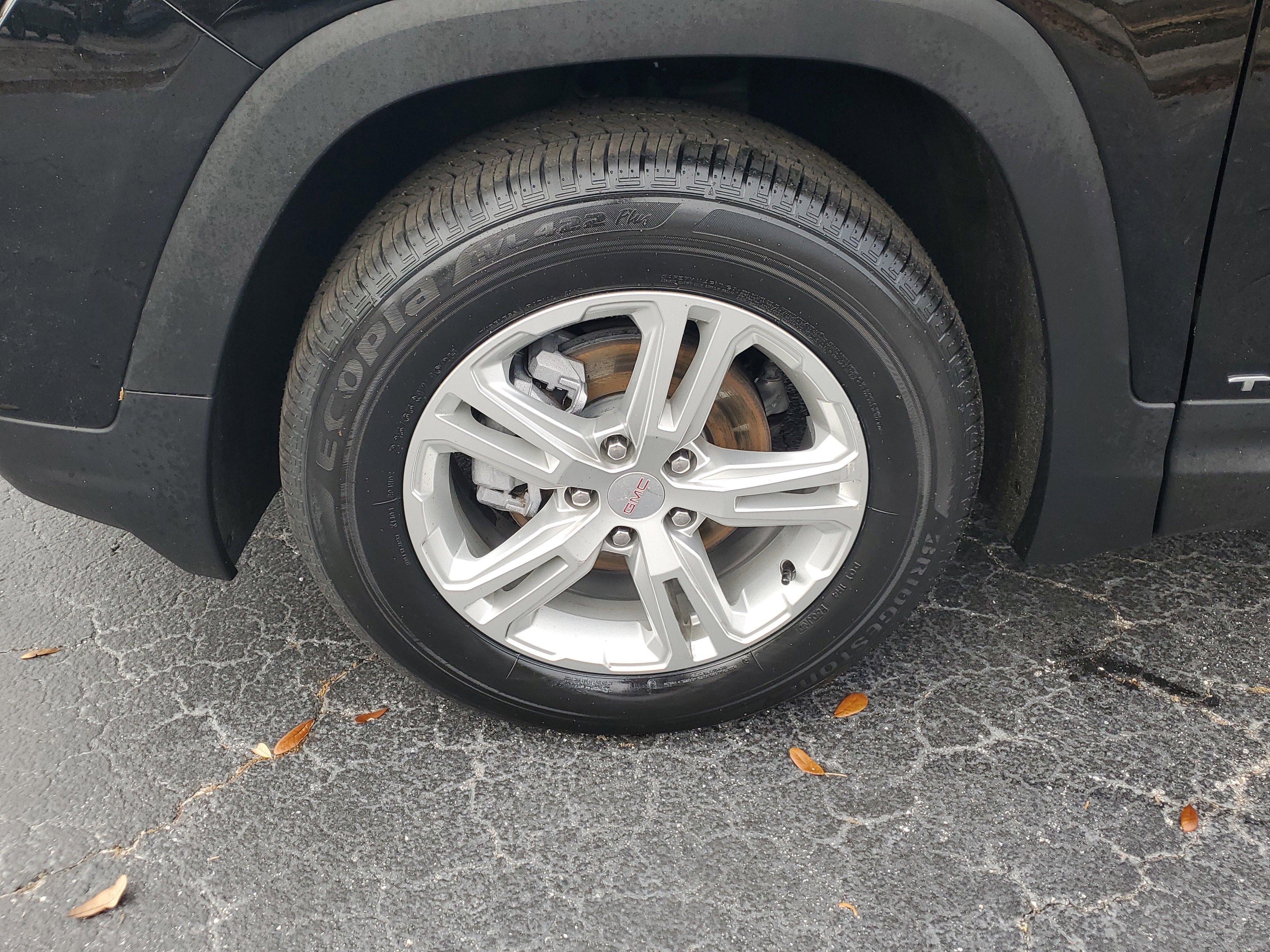 Used 2024 GMC Terrain SLE image 4