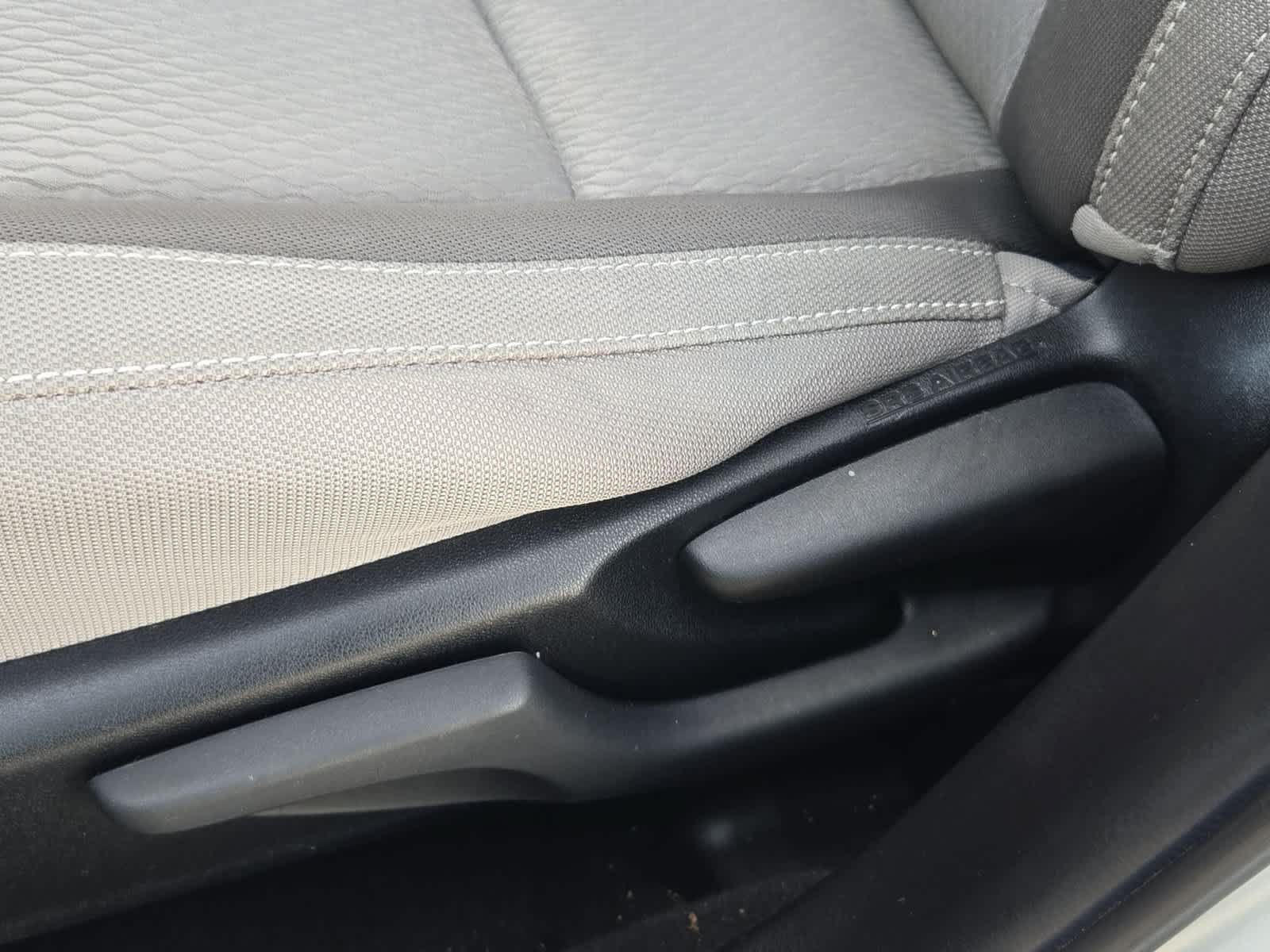 Used 2019 Toyota Corolla LE w/ Carpet Mat Package (TMS) FWD image 17