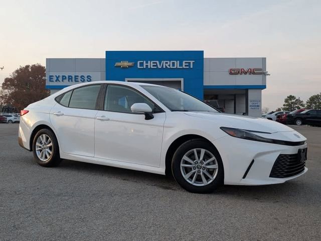 Used 2025 Toyota Camry LE FWD image 2