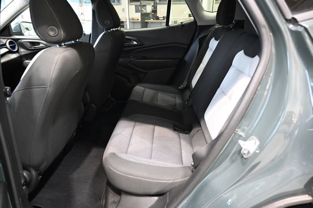 Used 2025 Chevrolet Trax LS w/ LS Convenience Package FWD image 11