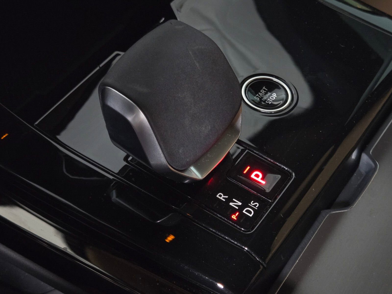 Used 2025 Land Rover Range Rover Sport SE image 31