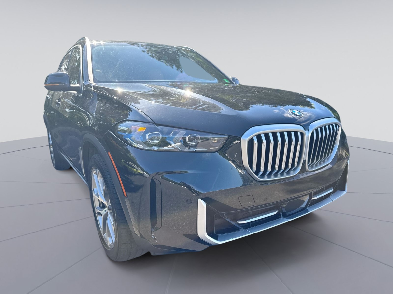 Used 2024 BMW X5 xDrive40i w/ Premium Package AWD/4WD image 3