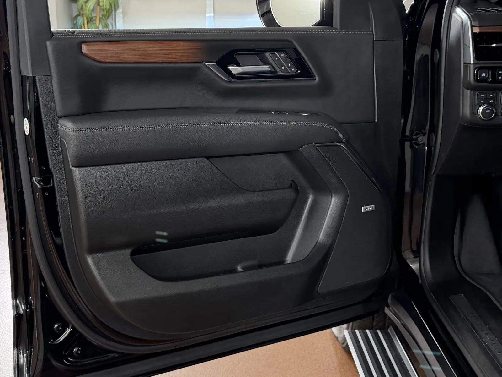 Used 2026 GMC Yukon XL Denali w/ Sun & Power Step Package AWD/4WD image 16