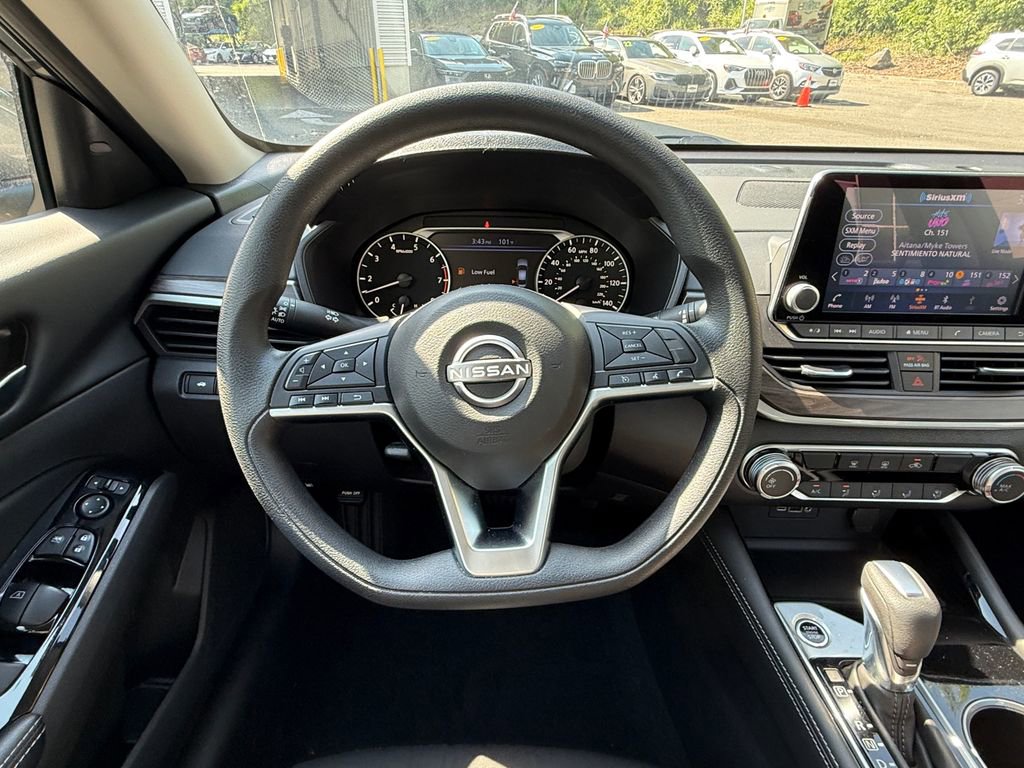 Used 2023 Nissan Altima 2.5 SV FWD image 12