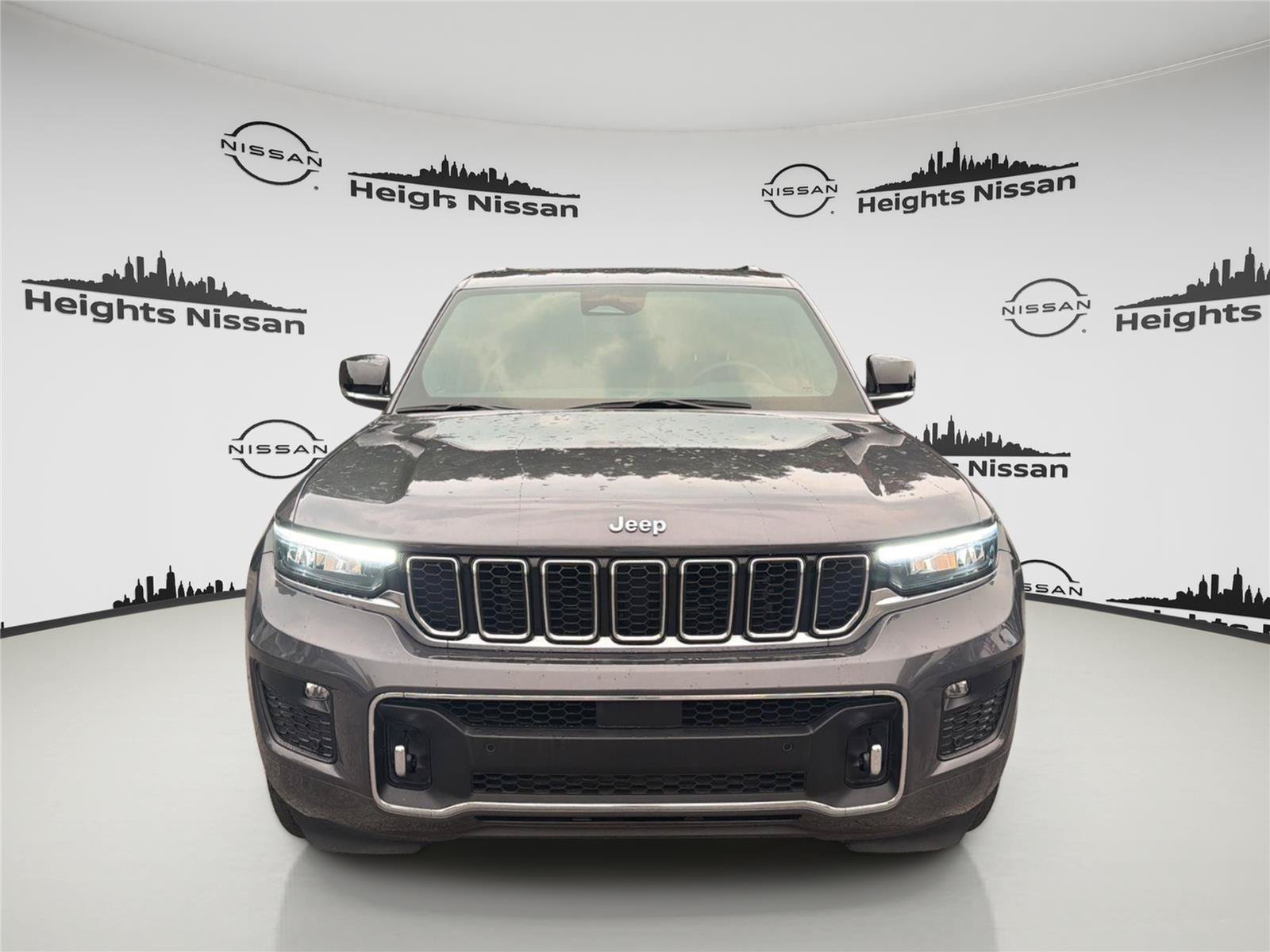 Used 2023 Jeep Grand Cherokee Overland AWD/4WD image 8
