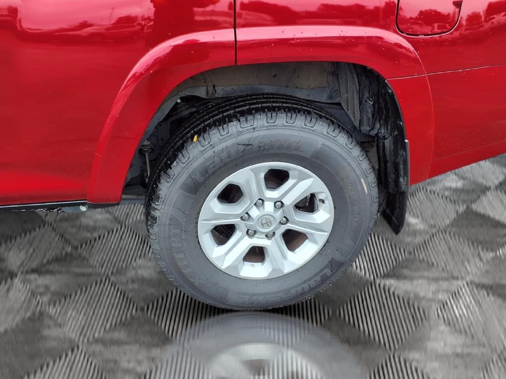 Used 2024 Toyota 4Runner SR5 AWD/4WD image 27