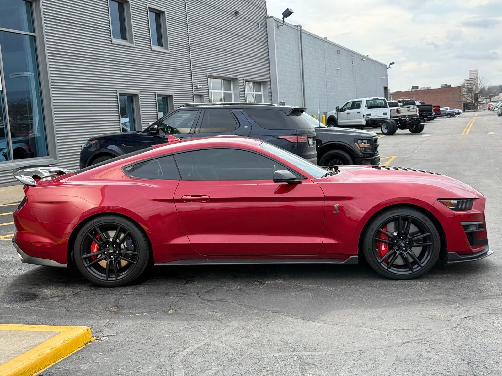 Used 2021 Ford Mustang Shelby GT500 w/ Technology Package RWD image 2